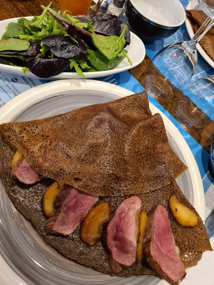 Crêpe Au Magret de Canard Et Pommes